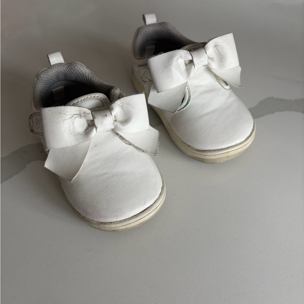 Stride Rite Kamila - White Baby Shoes with Bow